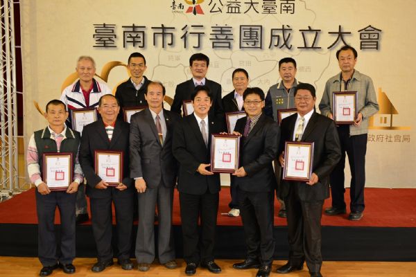 新社首家長青學堂開幕 林佳龍市長盼打造更多優質托老中心