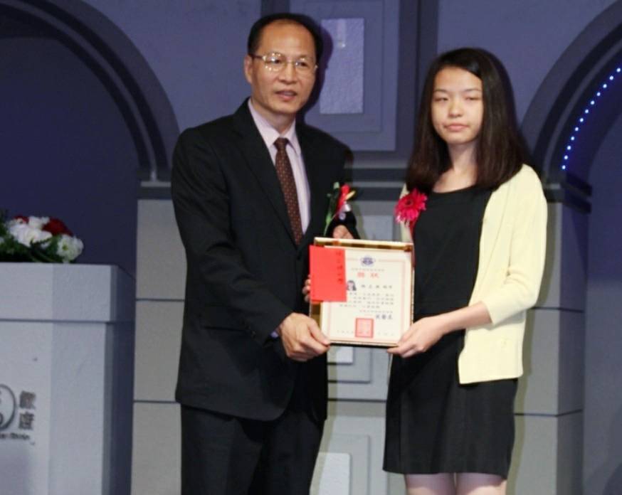 高雄市福濟慈善協會劉裕豐應邀頒獎表揚模範婆媳暨孝悌楷模