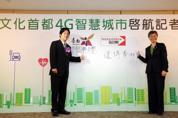 高雄市政府9位新任首長宣誓 市長陳菊勉勵審慎、勇於承擔