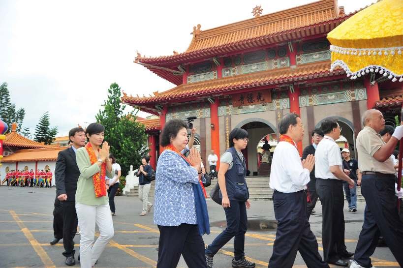 南部供佛齋僧法會 陳菊禮佛祈求世界祥和