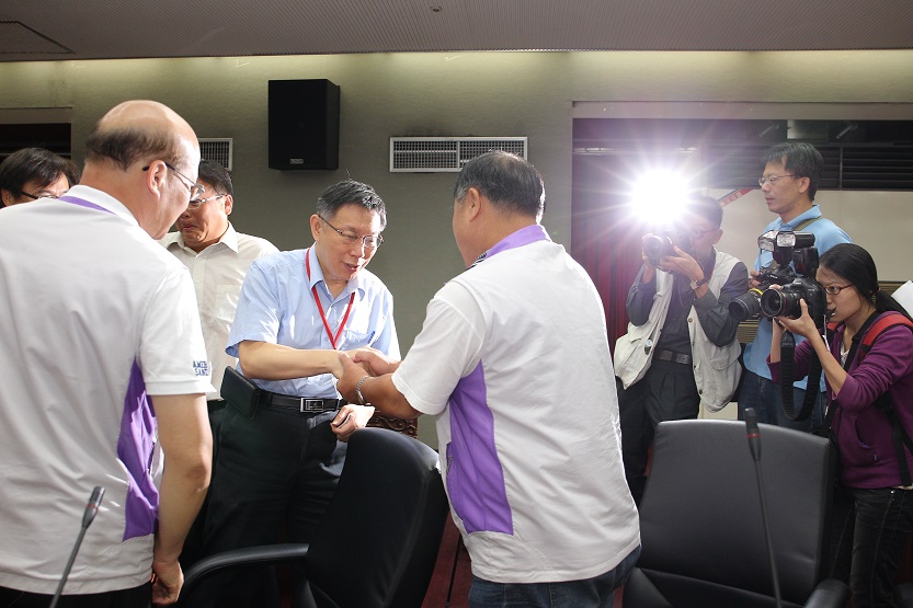 北市登革熱疫情宣導 柯文哲: 不要幻想臺北市沒有登革熱 案例一出現立即連夜清理環境