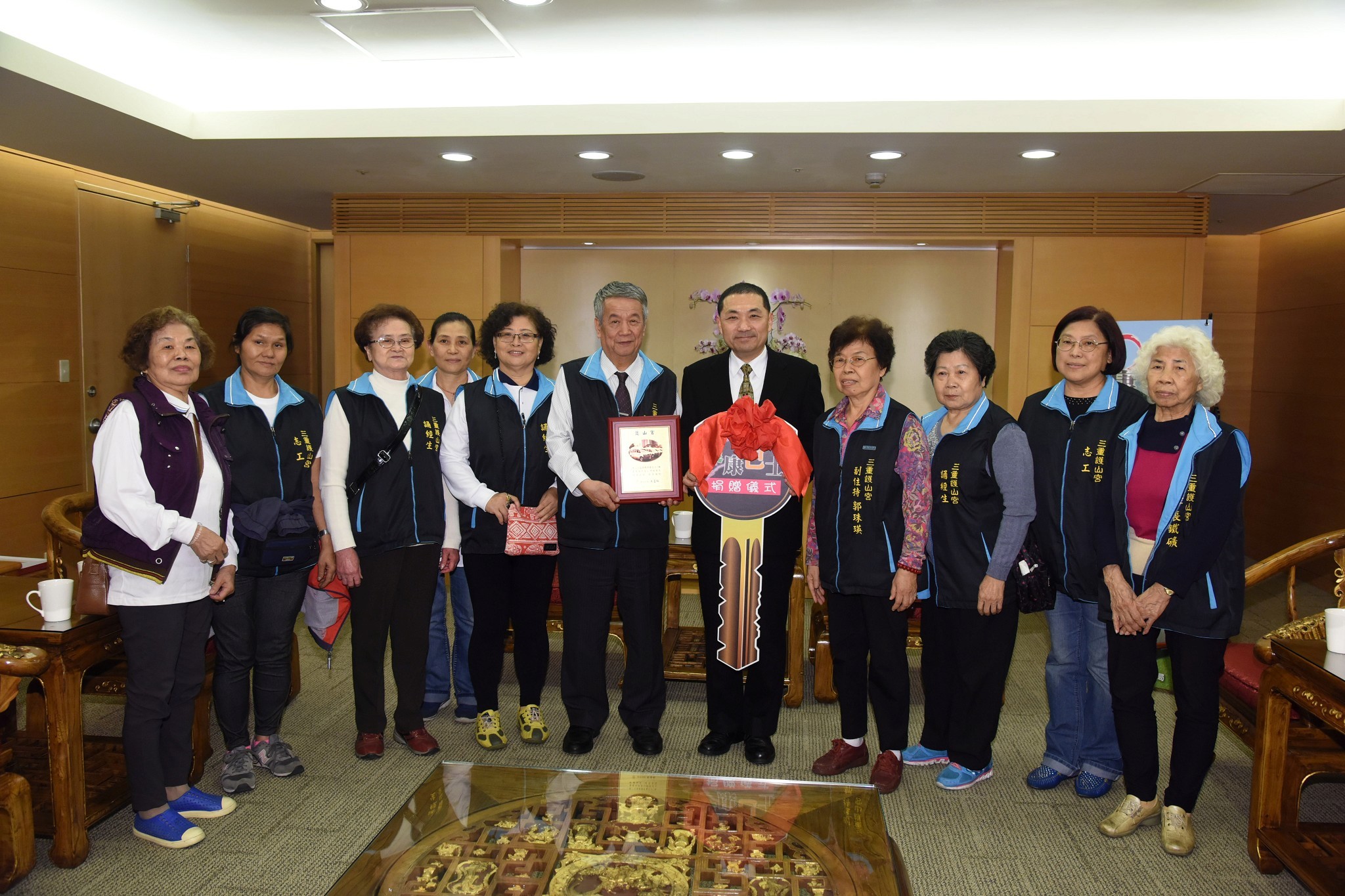 三重護山宮再度捐贈復巴 侯友宜感謝熱心公益關懷弱勢