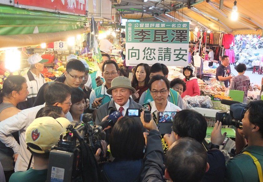 林義雄肯定李昆澤專業認真  陪同掃街加油打氣