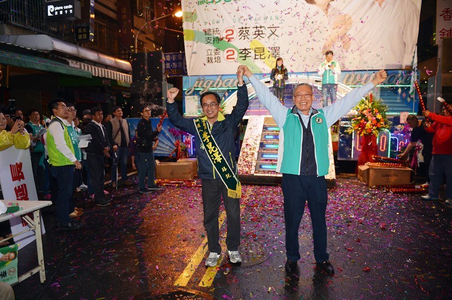 李昆澤寶珠溝後援會成立大會 院長、縣市長、名嘴吳國棟站台力挺