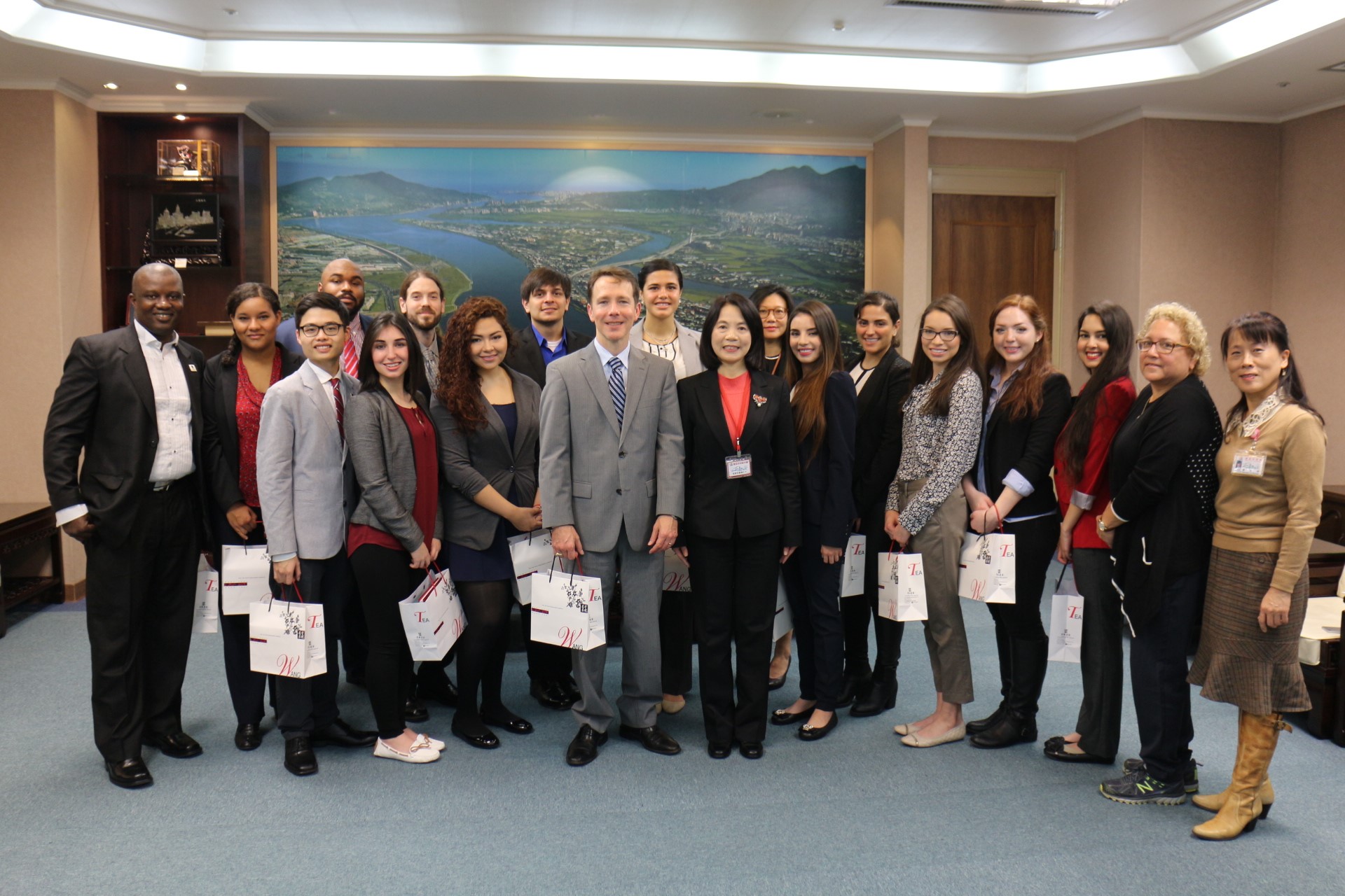 美國休士頓聖湯瑪士大學取經臺北 盛讚美麗安全的城市