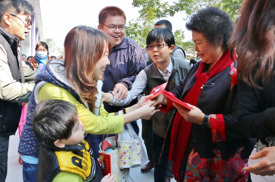 猴年迎春 市長陳菊發送市民紅包、春聯賀歲