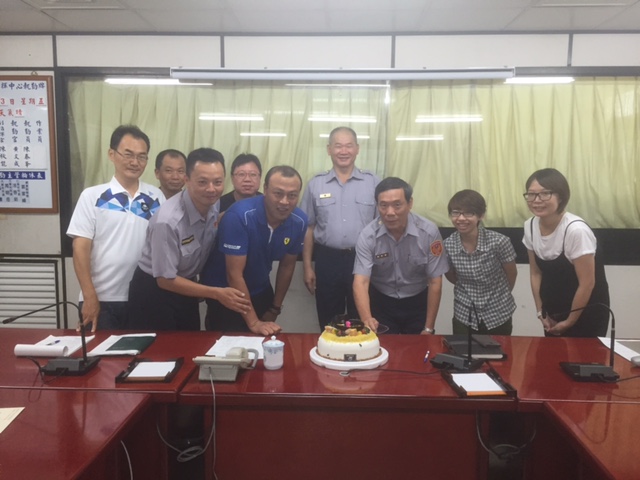 仁武警分局長李碧昭體恤同仁辛勞舉辦慶生會鼓舞士氣