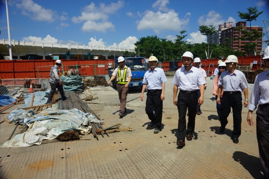 黃義佑執行長查看行政院南部中心新建辦公大樓工程