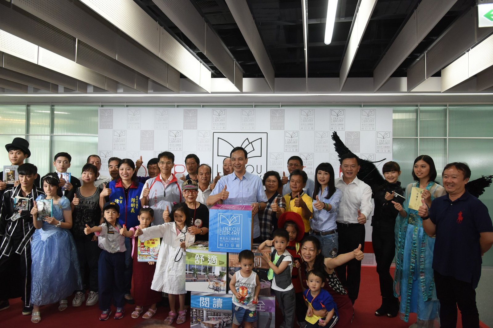 擁有最長書牆林口圖書分館啟用朱立倫：歡迎市民探索書中有無窮盡寶藏