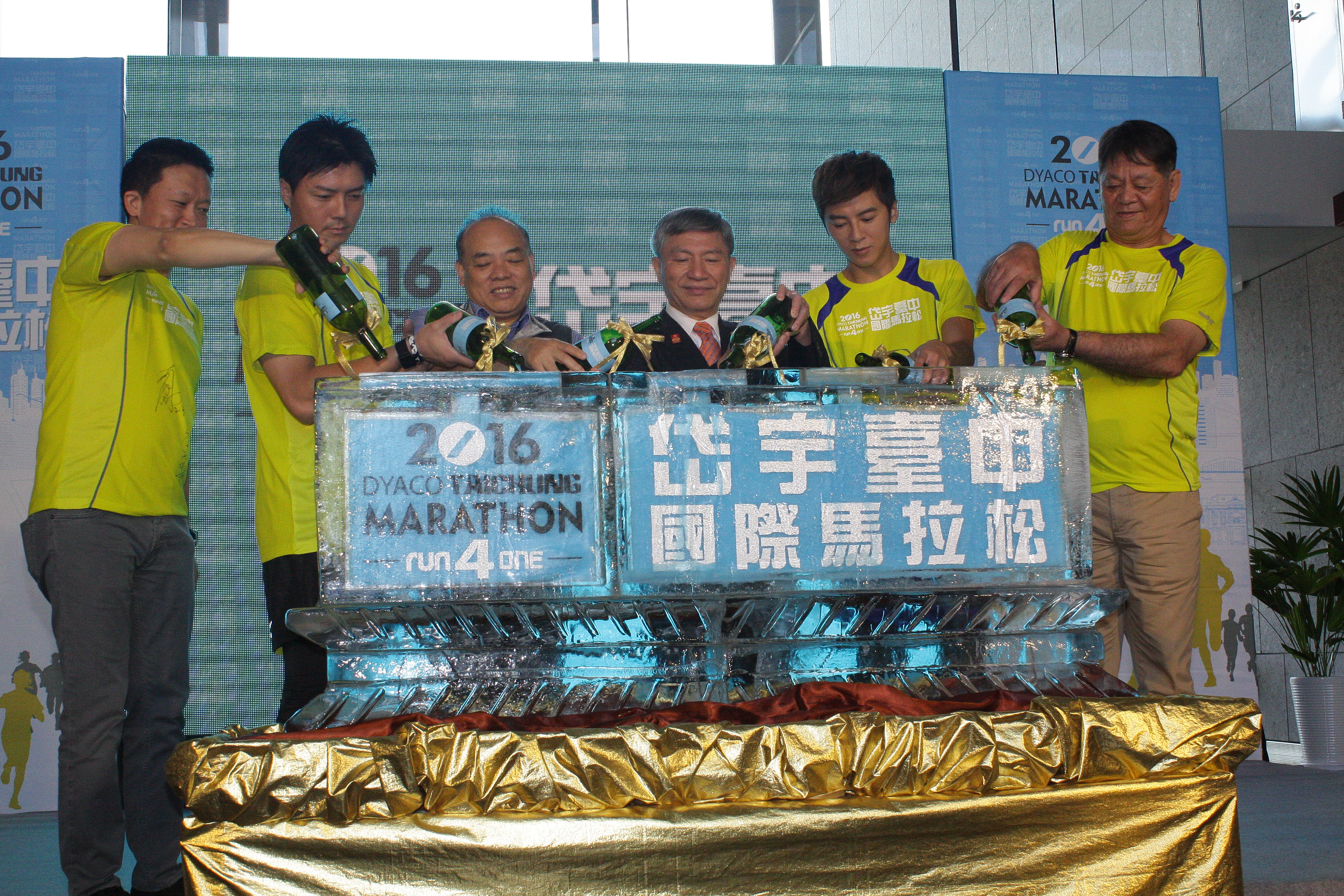 林威助代言岱宇國際馬拉松 林佳龍市長盼持續與企業合辦公益賽事行銷台中