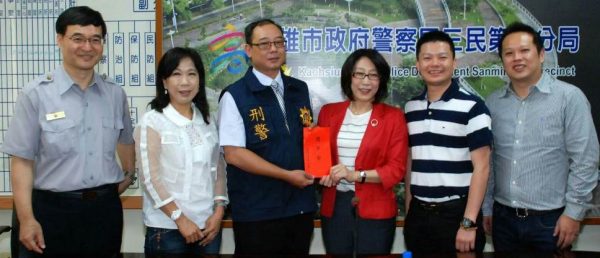 高雄市議會議長康裕成訪三民一分局慰勞基層破案有功人員