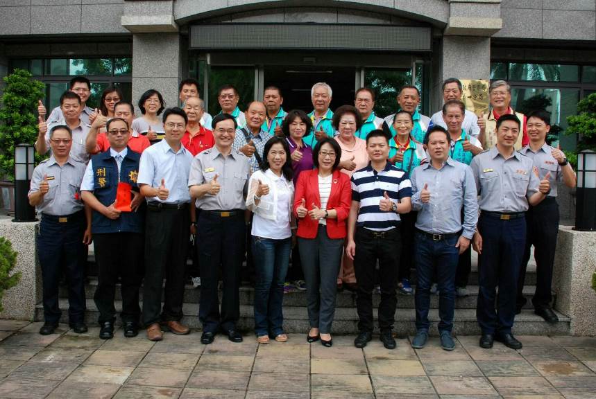 高雄市議會議長康裕成訪三民一分局慰勞基層破案有功人員