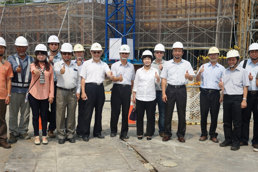行政院秘書長陳美伶巡視南部中心新建辦公大樓工程