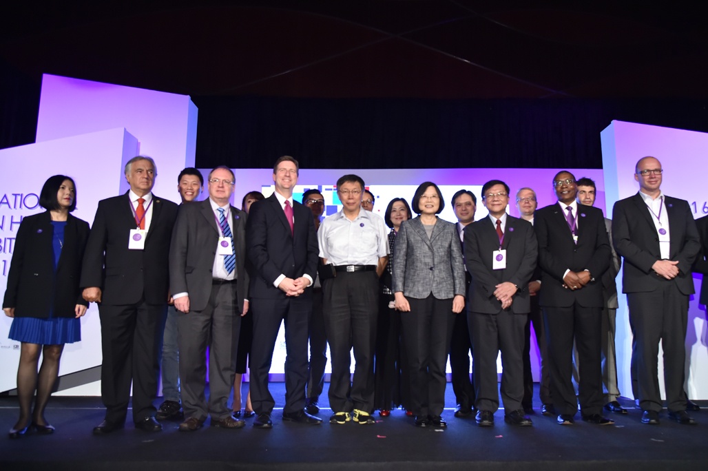 參加2016臺北國際設計大展開幕典禮 柯文哲:設計的目標要讓生活更方便 環境更美麗