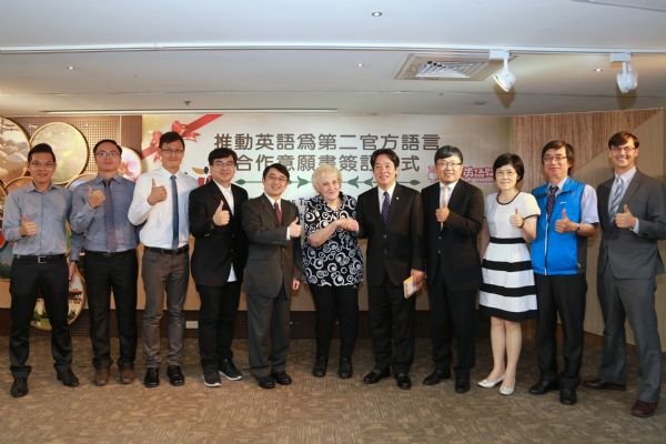 結合產官學推動英語為第二官方語言 與空中英語教室簽署共同合作意願書