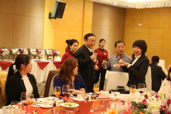 漯河市委常委、統戰部長蔣志安，漯河市台辦主任劉鐵，設宴款待兩岸新聞媒體聯合採訪團 