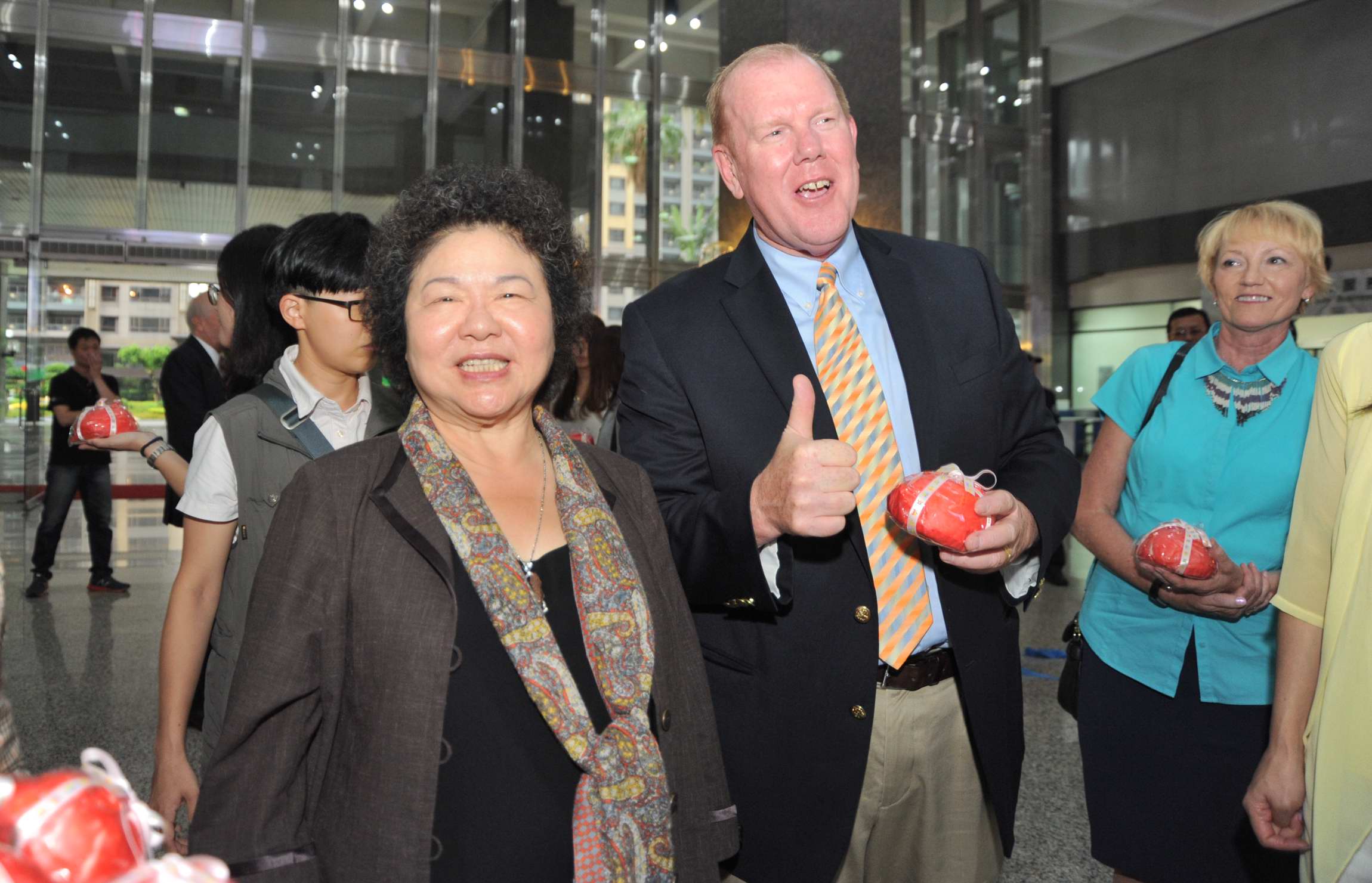 高雄市府新設採光罩啟用 陳菊感謝各界協助支持