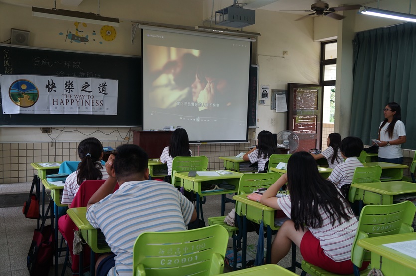 會考結束 高雄親子團團長黃麗影鼓勵同學更加努力朝著夢想前進