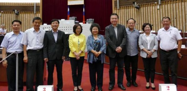 高雄市議會定期大會閉幕 議長康裕成、市長陳菊合影