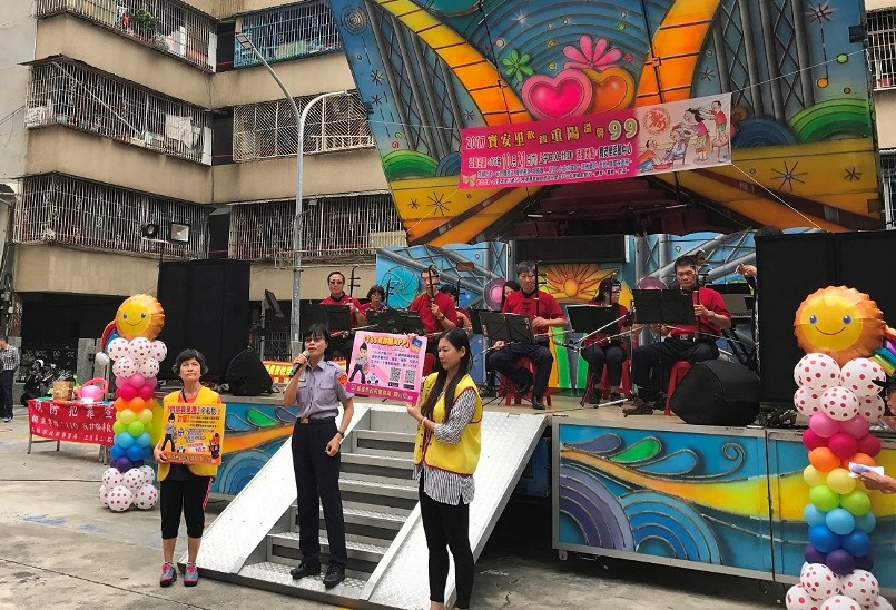 三民二警分局覺民路所與里長黃柏澤及志工團隊舉辦犯罪預防宣導