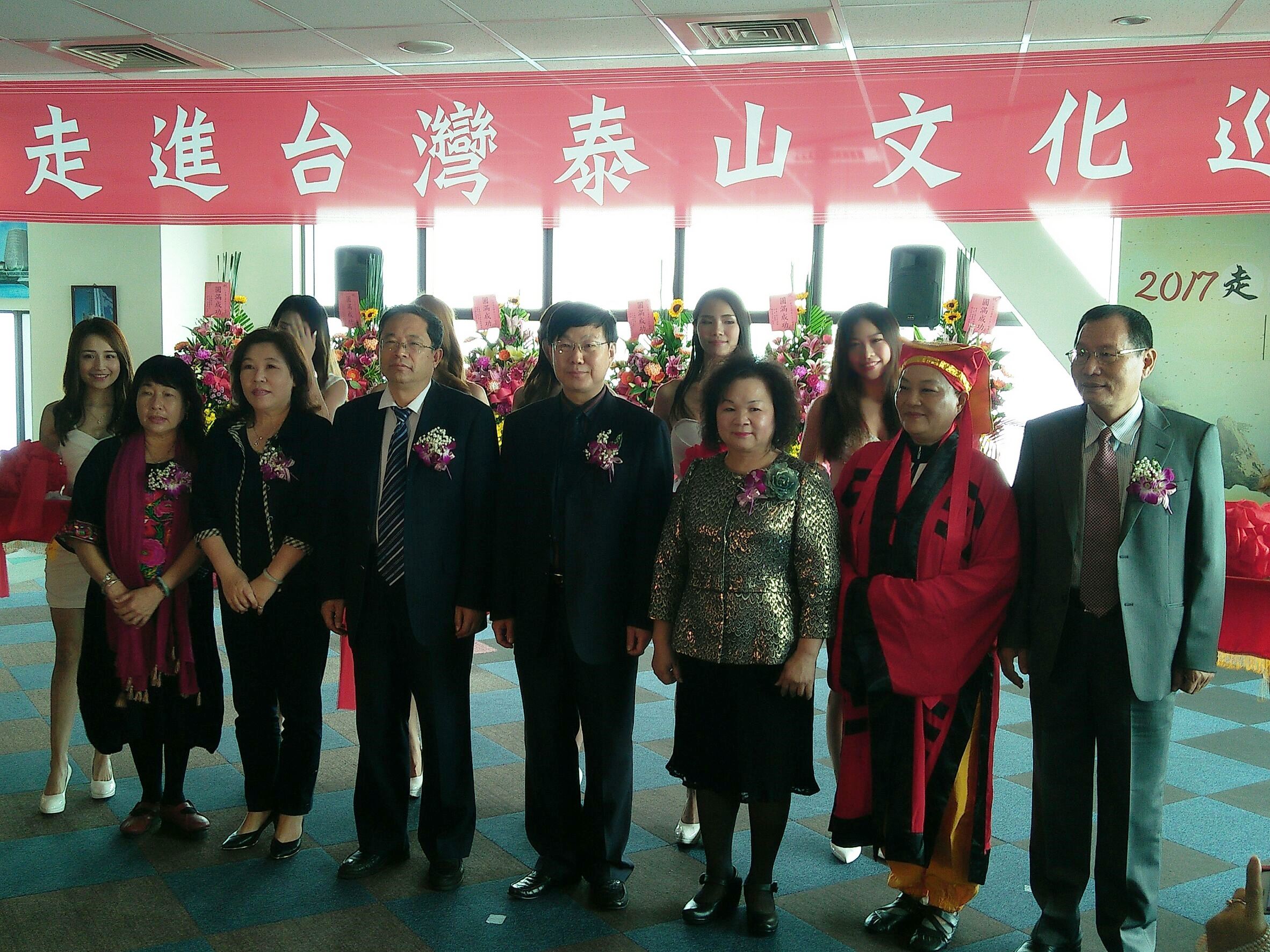 山東省泰安市台辦副主任馬鵬舉率團抵高雄主持泰山岱廟典藏水陸畫特展