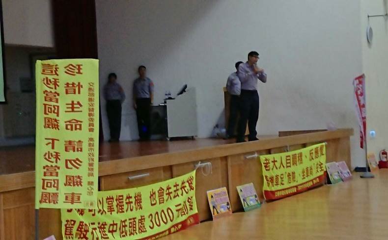 鼓山分局龍華派出所校園宣導「反毒與交通安全」正確觀念不遺餘力