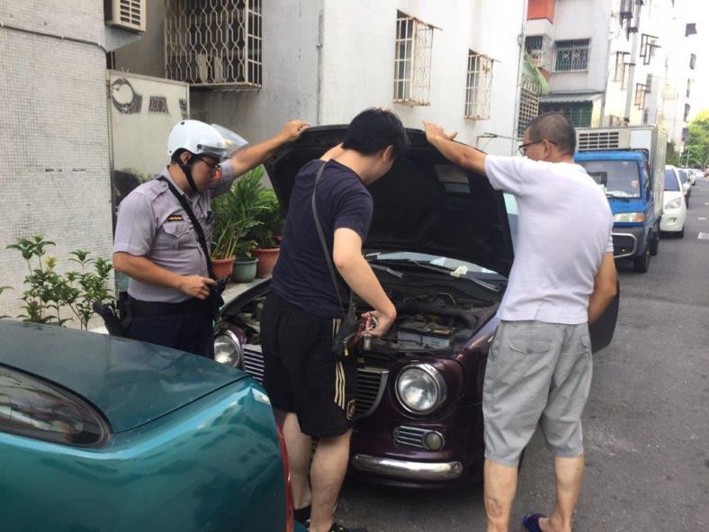 汽車警報器妨害安寧 鼓山分局內惟所警員許芳慈、警員蔡明仁協助排除