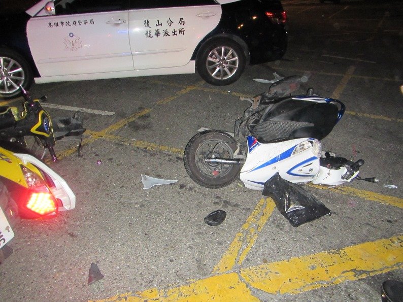 疑轉彎車未禮讓直行車 高雄市鼓山區兩騎士互撞發生死亡車禍