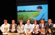 前總統陳水扁首次簽書發表會登場 高雄市長陳菊、議長康裕成參與盛會