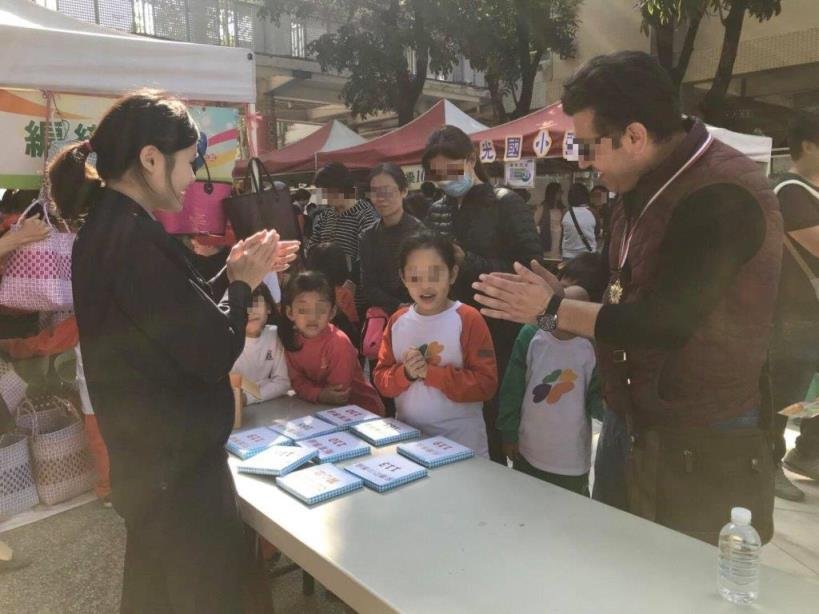 高市新光國小校慶左營分局文自所員警進行犯罪預防宣導