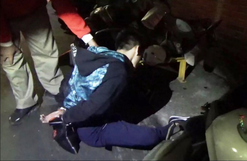 仁武分局偵查隊英勇追緝毒販 查獲K他命、安非他命毒品