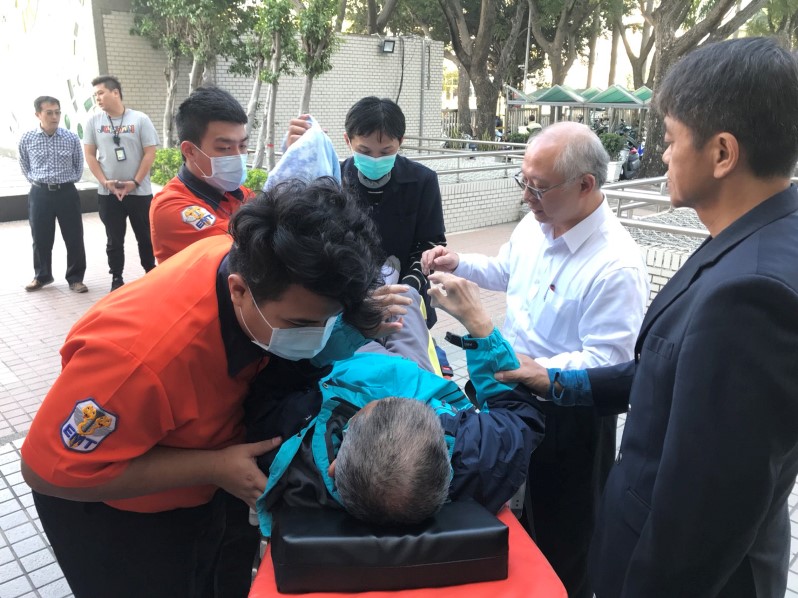 高雄市衛生局排除萬難 啟動龍發堂三縣市堂眾返鄉路