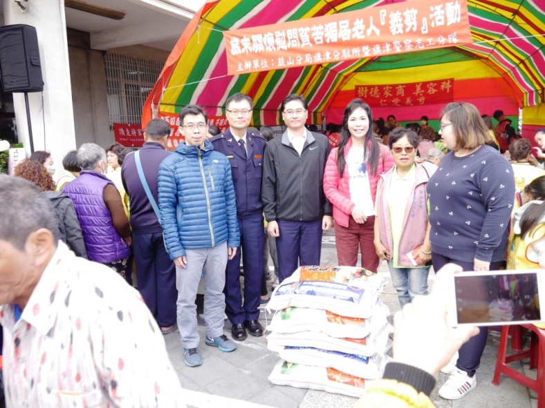 歲末送暖 鼓山分局旗津志工分隊舉辦義剪活動