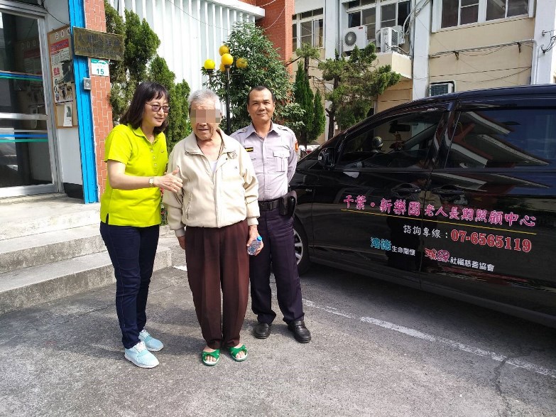 八旬爺爺迷途 仁武分局大樹分駐所警平安送返家