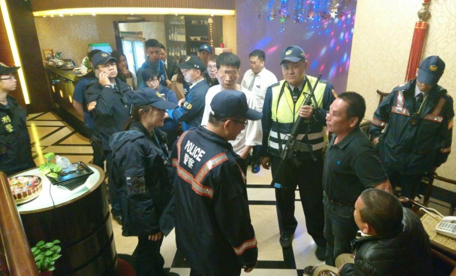 左營警分局執行安居專案掃蕩娛樂場 橋頭地檢署主任檢察官率員參與擴大臨檢