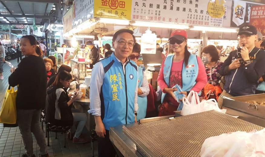 立委陳宜民表明參選高雄市長 馬不停蹄走訪基層 民眾熱烈鼓勵加油