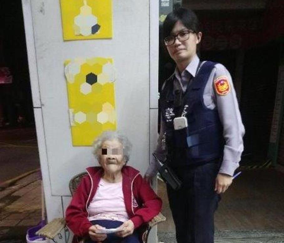 深夜關心迷途婦 左營分局舊城派出所警助與家人重逢