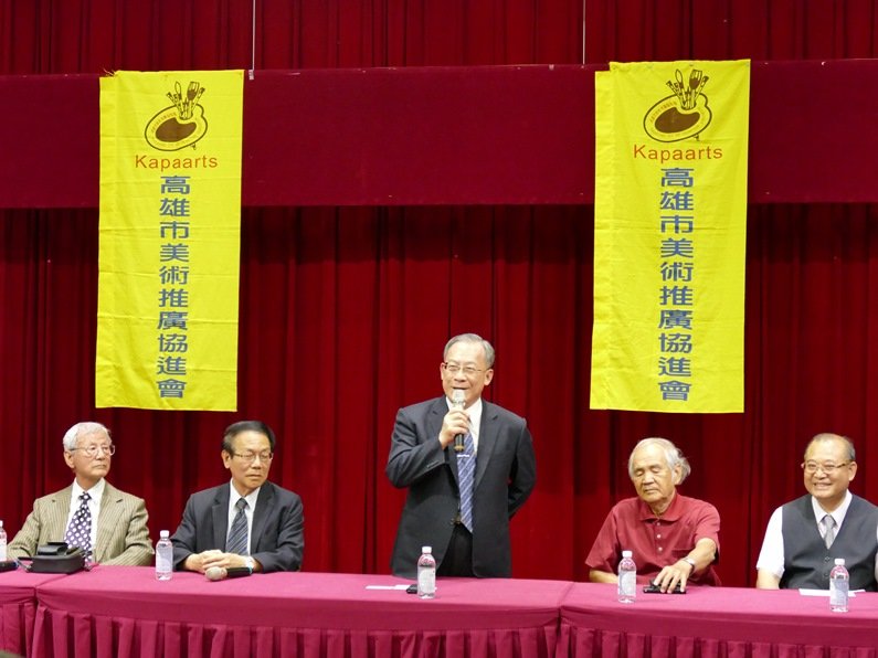 藝術走廊展出「藝氣風發」春季展  市議會秘書長陳順利：歡迎市民欣賞藝術作品