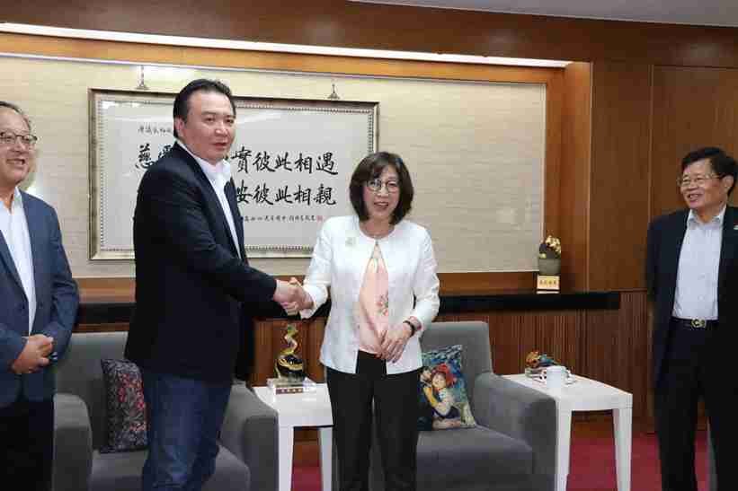 代理市長許立明拜會議長康裕成 盼府會共謀市民福祉