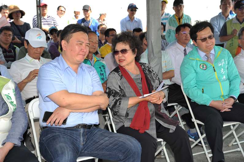 視察典寶溪滯洪池 高雄市長陳菊盼解決淹水問題