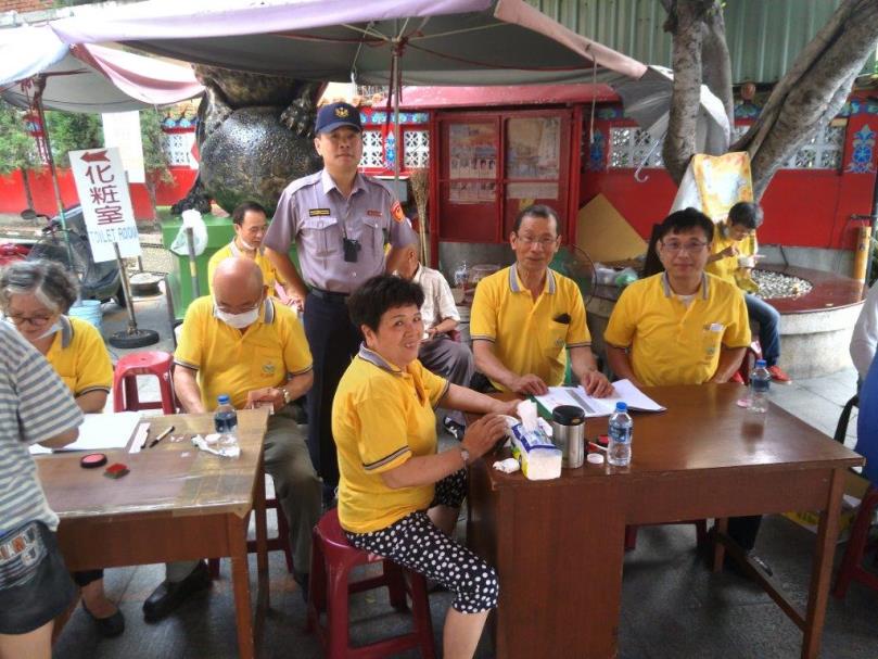 結合愛心活動 左營分局舊城所警進行預防犯罪宣導