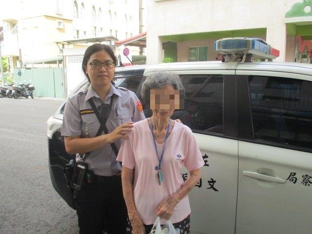 八旬嬤迷途 左營警分局文自派出所熱心警護送返家
