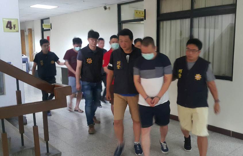 詐欺集團隱身大樓 三民二分局與刑警局突襲直搗巢穴 逮三名嫌犯