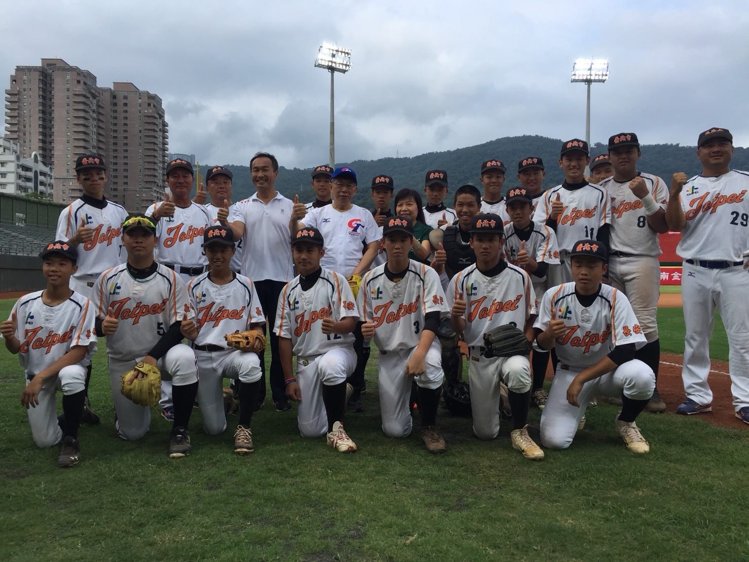 柯文哲市長擔任開球嘉賓 107年華南金控盃全國青少棒錦標賽冠軍戰臺北市出戰新北市