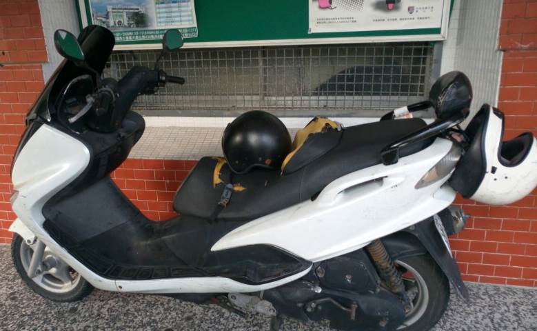 外籍男子蔽車尾燈遭 鹽埕分局五福四所警攔查酒駕送辦