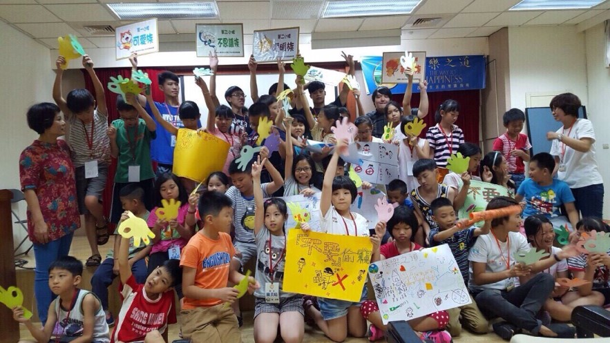 超暖心社區發展協會辦夏令營 伴弱勢孩童歡度假期
