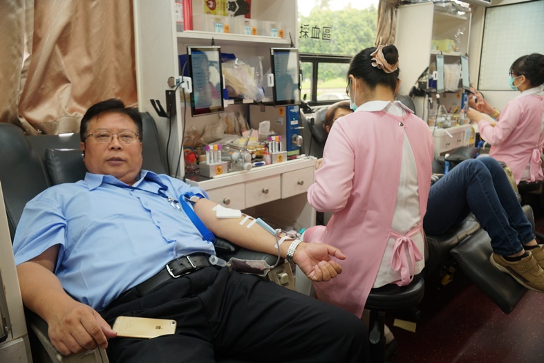 中油煉製事業部同仁挽袖捐血救人 一年內將募集百萬CC 愛心無限
