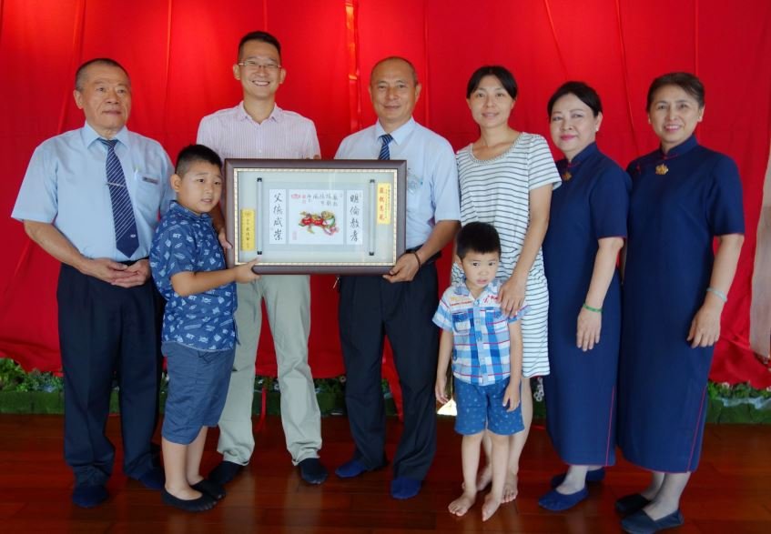 保家衛國到關懷貧困  慈濟志工獲國軍模範父親