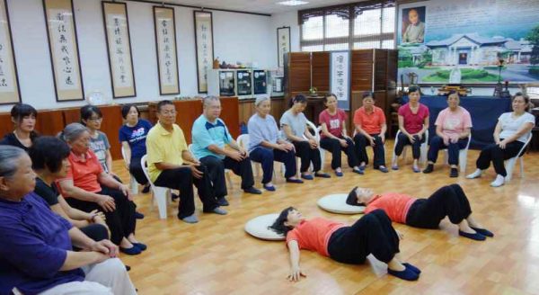 心境轉變的蔡雪，四年多來血色素與發炎指標的CRP(C反應蛋白)等各項指數正常，接受科學醫學教育的她，擺脫過去的家庭小藥局。 