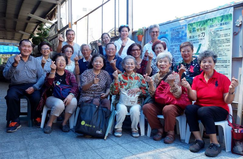 慈濟推出「樂齡趴趴走」課程 挖掘高市興中花卉街在地文史